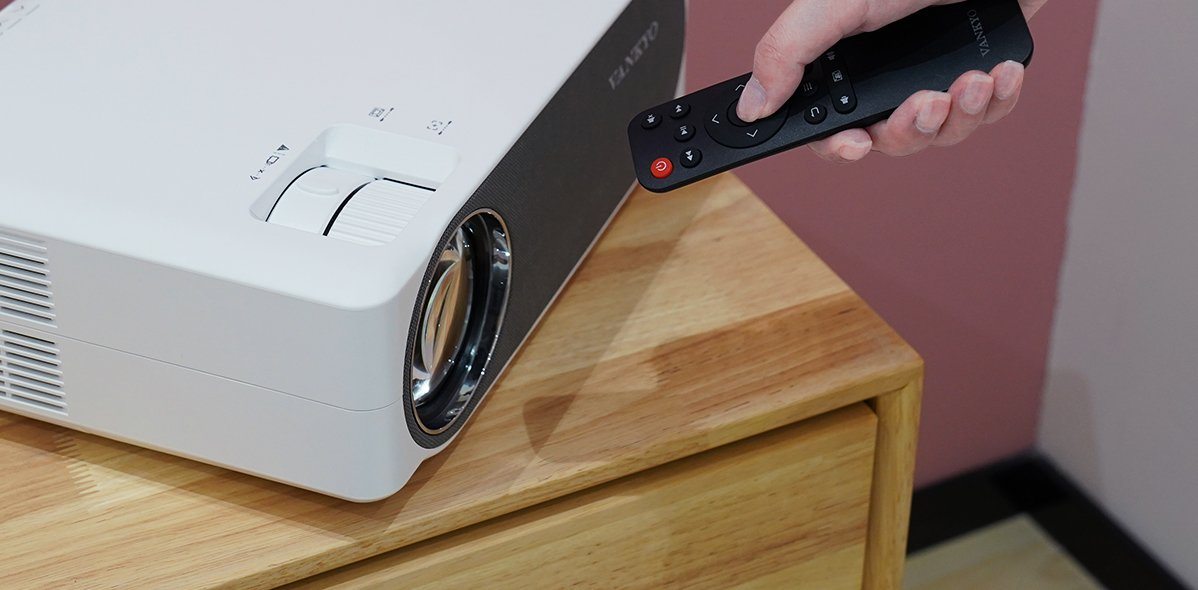 How to Use Projector Remote: Master Your Device!